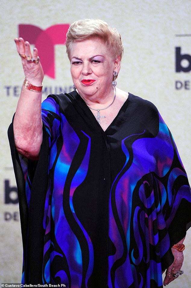 La legendaria cantante mexicana Paquita La del Barrio murió a la edad de 77 años en su casa en Xalapa, Veracruz, según un comunicado en su cuenta de Instagram