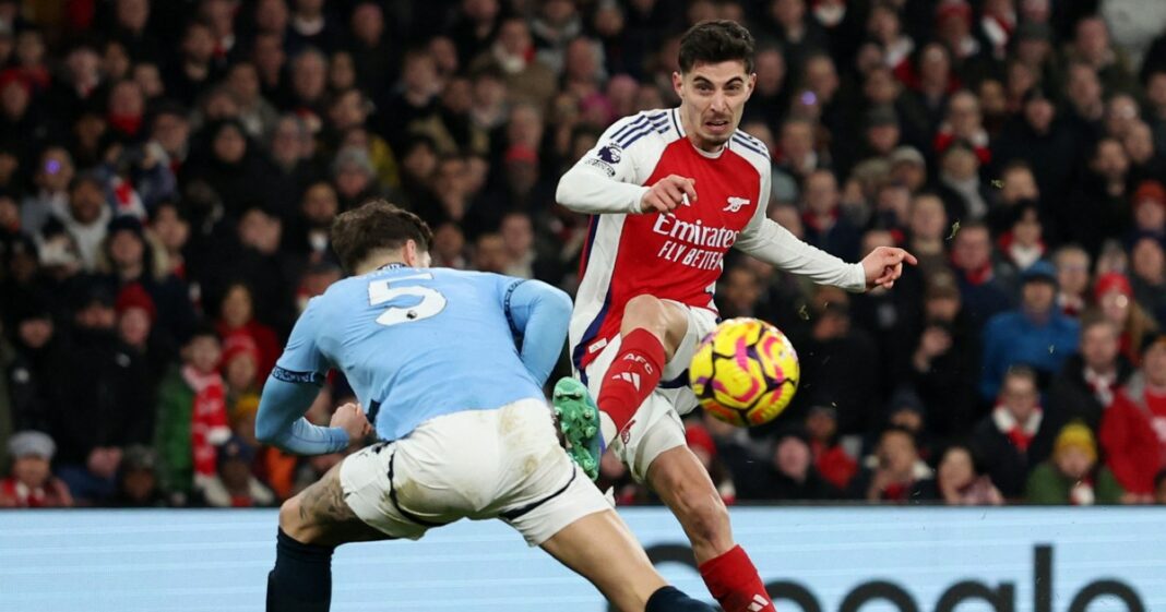 Arsenal mantiene viva la búsqueda del título con 5-1 martilleras de Manchester City
