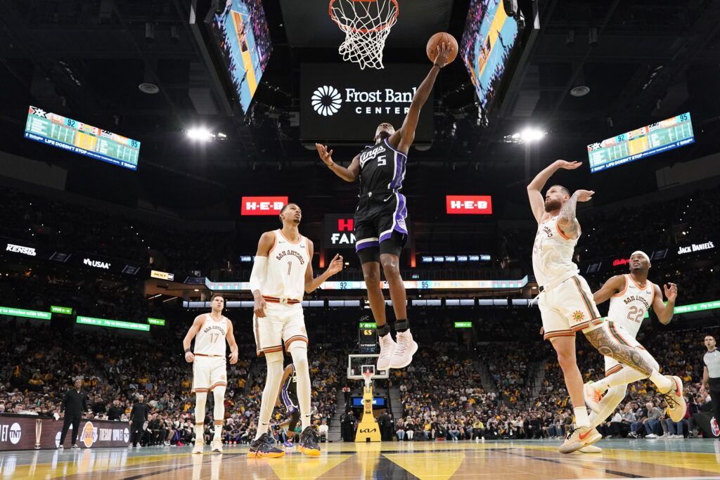 Con De'aaron Fox y Victor Wembanyama, los Spurs acaban de recrear un gigante de la NBA pasado
