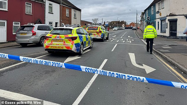 La escena en Colchester, donde cuatro personas murieron después de que un vehículo se estrelló contra un edificio.