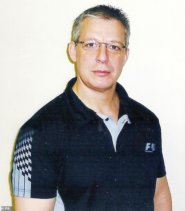 Jeremy Bamber ha hecho una oferta por su sentencia de cadena perpetua para ser revocado, ya que espera que 