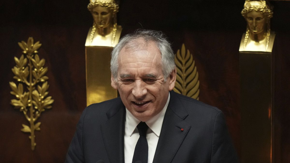 El primer ministro francés Bayrou enfrenta votación sin confianza después del plan de presupuesto
