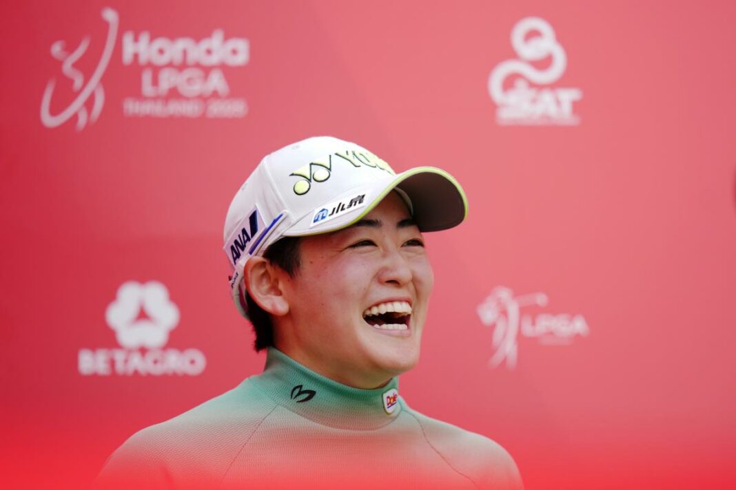 Este novato LPGA disparó 62 para abrir Honda Lpga Tailandia, superando a su hermana gemela por 10 tiros
