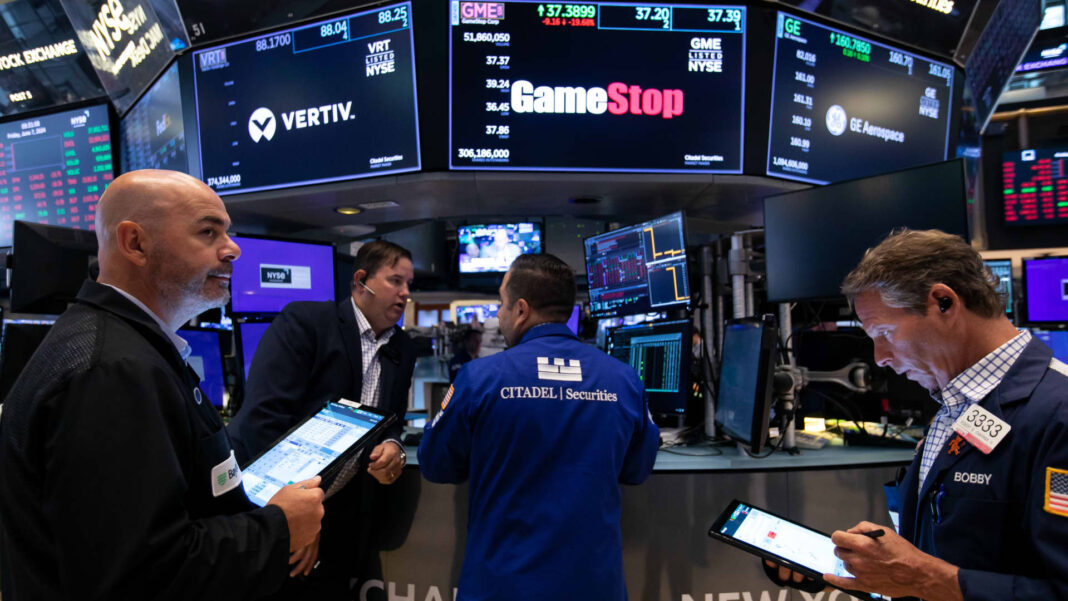 GameStop, MicroStrategy comparte el aumento después de que Ryan Cohen publique una foto con Michael Saylor
