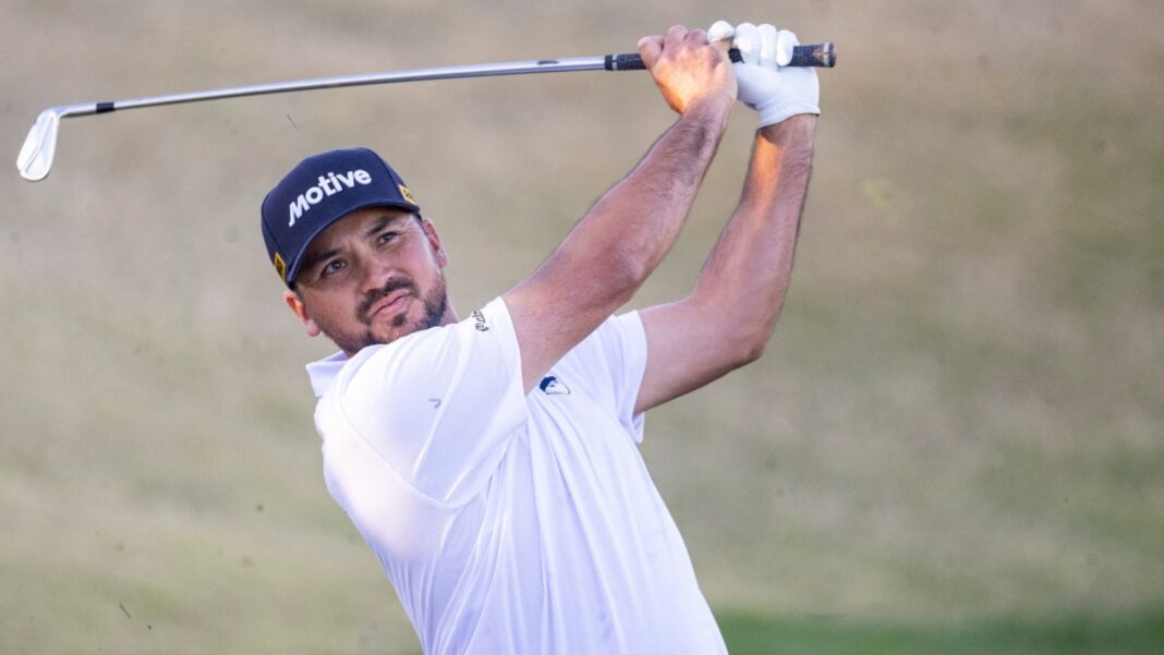 Jason Day Sparks indigna con el traje de sudor gris 'Groutfit' durante la ronda final en Pebble Beach
