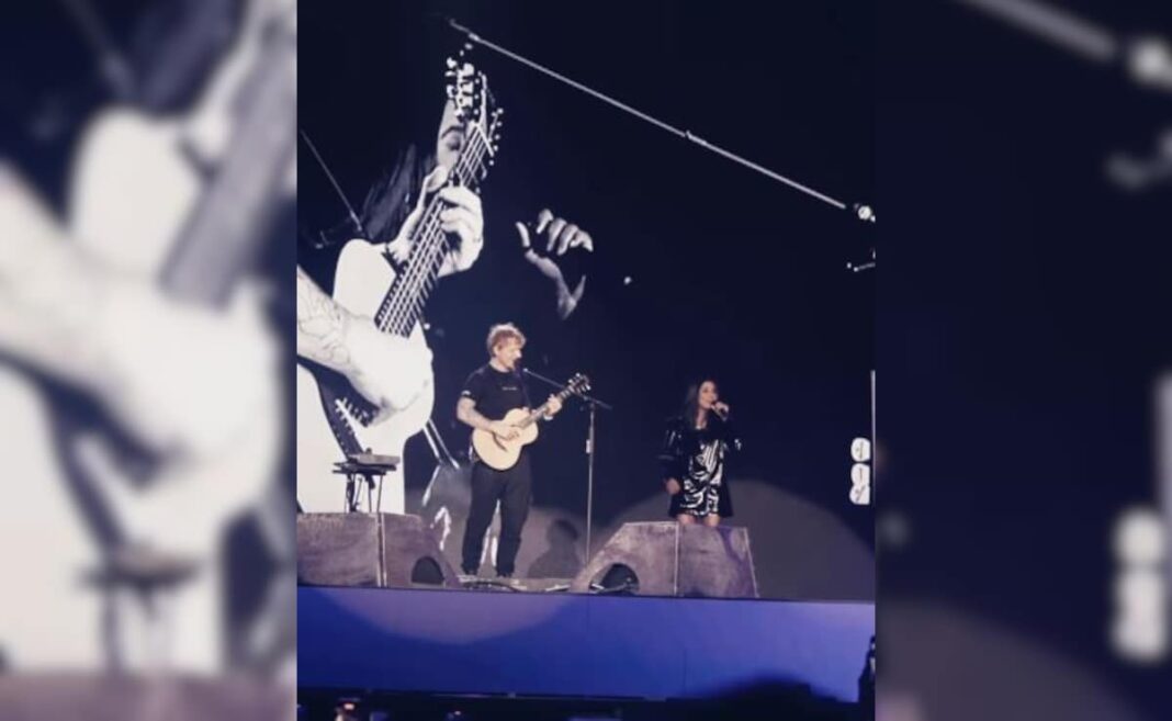 Jr ntr está sobre la luna mientras Ed Sheeran canta <i>Chuttamalle</i> Con Shilpa Rao en el concierto de Bengaluru
