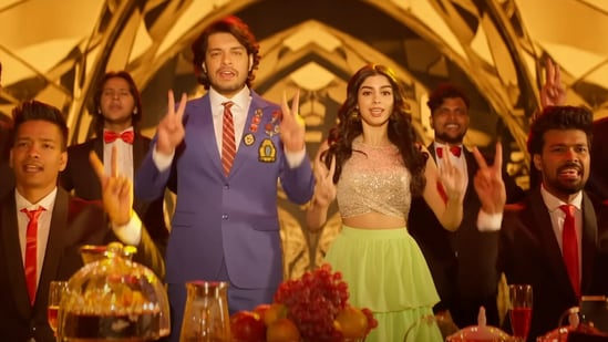 Khushi Kapoor y Junaid Khan en Loveyapa.