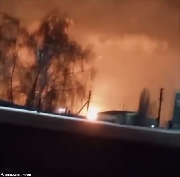 Según los informes, esta imagen muestra las secuelas de la huelga de misiles ucranianos en una refinería de petróleo en la región de Rusia Saratov