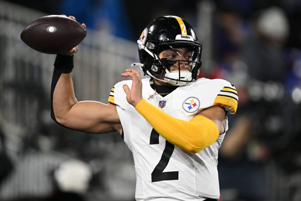 La leyenda de los Steelers insta a la franquicia a volver a firmar a Justin Fields en la agencia libre en lugar de Russell Wilson
