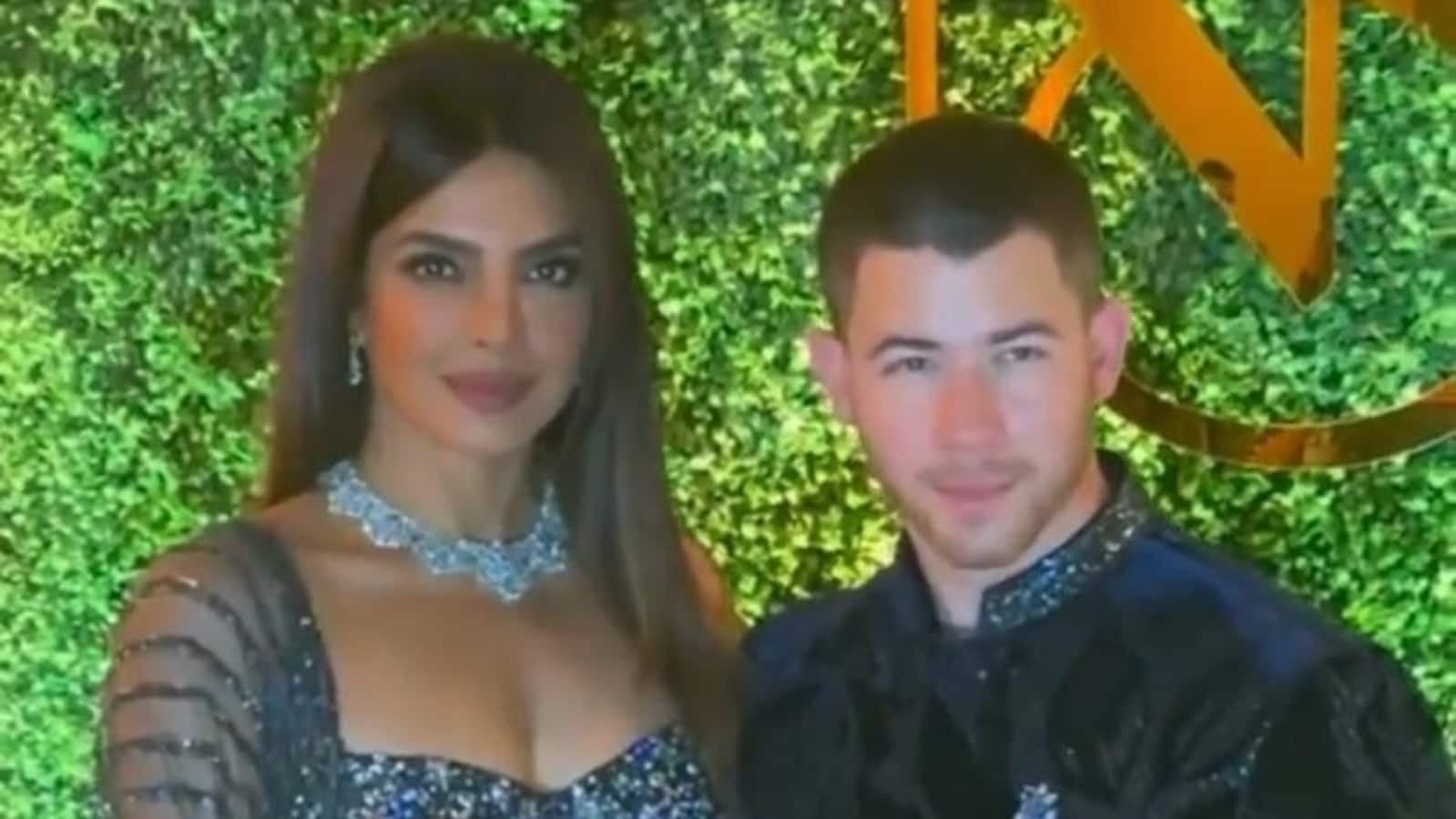 La reacción de Priyanka Chopra a los paparazzi llamando a Nick Jonas 'Nicku' en el sangeet de Siddharth Chopra es imposible de Mirar
