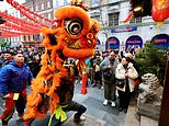 Las celebraciones del año nuevo chino se ponen en marcha en el barrio chino de Londres para marcar 2025 como el año de la serpiente
