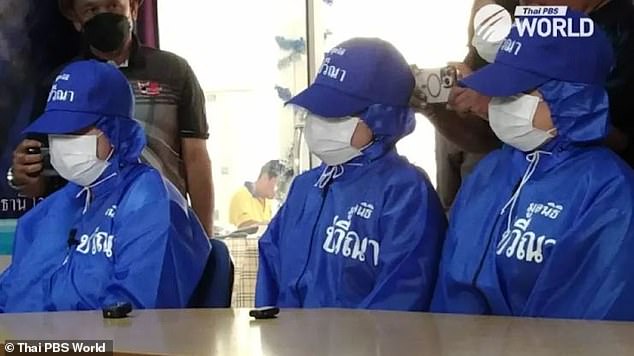 Su horrible prueba ha sido revelada por tres mujeres tailandesas que fueron liberadas de las garras de la 'mafia del huevo' el 30 de enero después de ser explotadas durante medio año. Foto: Las mujeres en una conferencia de prensa en Tailandia esta semana