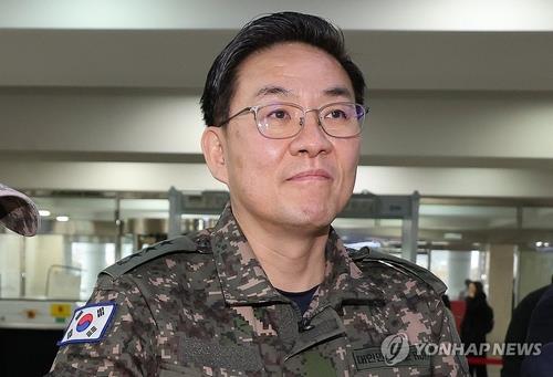 (LEAD) Ex-military commander refuses to testify at Yoon&apos;s impeachment trial