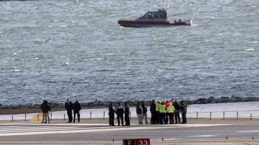 Los esfuerzos de recuperación continúan después de una colisión mortal en el aire en Washington 
