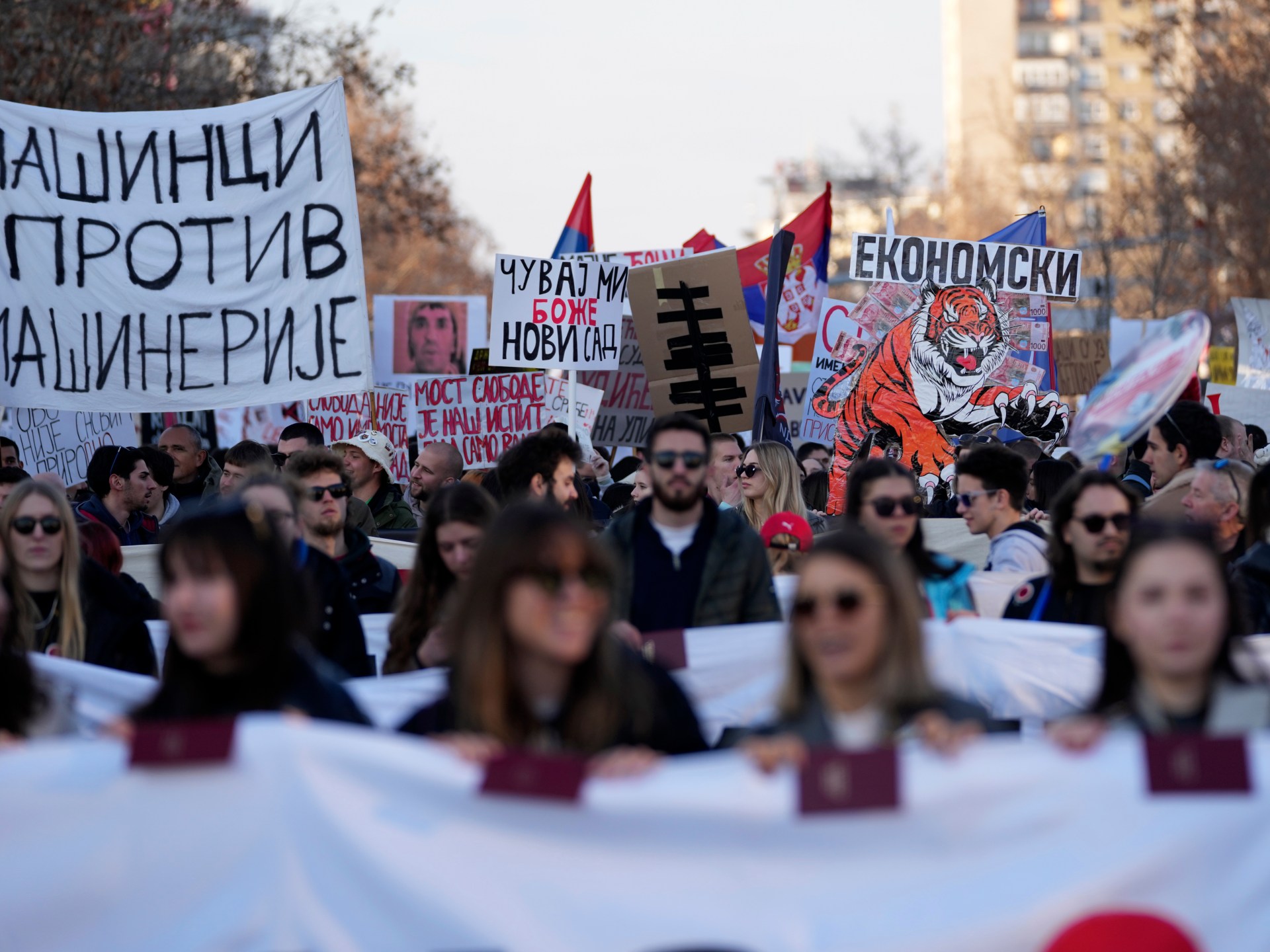 Miles protestan en Serbia para marcar tres meses desde el colapso del techo mortal
