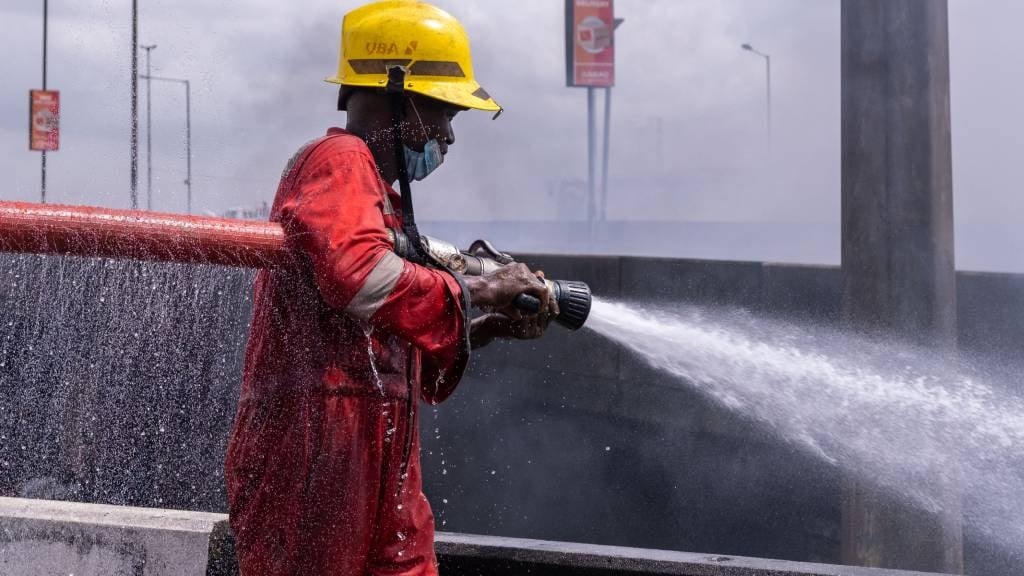 News24 | 'Alumnos que luchan por escapar': el fuego de Nigeria mata a 17, otros 17 con quemaduras severas
