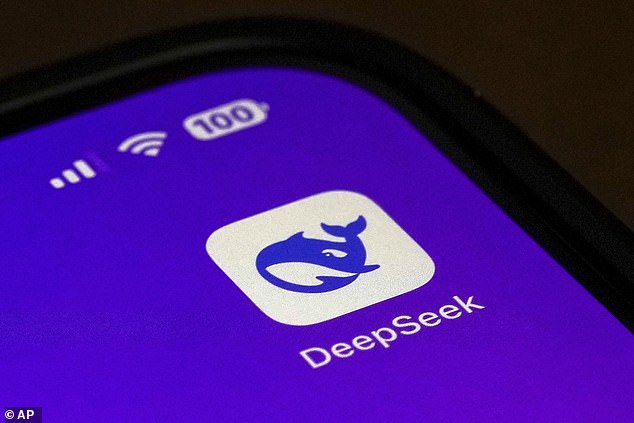 Deepseek, el exitoso chatbot de IA de la China comunista, causó pánico cuando se lanzó el lunes, lo que provocó el mercado de valores de los Estados Unidos a hemorragia de $ 1 billón