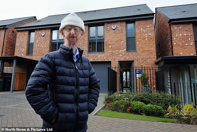 Alan Barnes ha pasado gran parte de su fortuna en las casas, habiéndose mudado seis veces desde el ataque de 2015