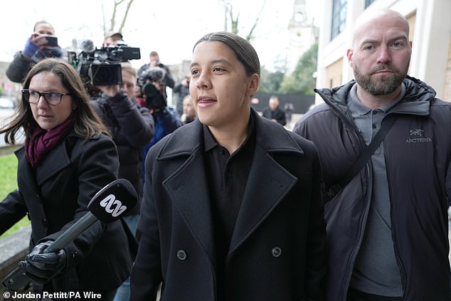 La estrella de Matildas, Sam Kerr, llegó a Kingston Crown Court el lunes por delante de ella