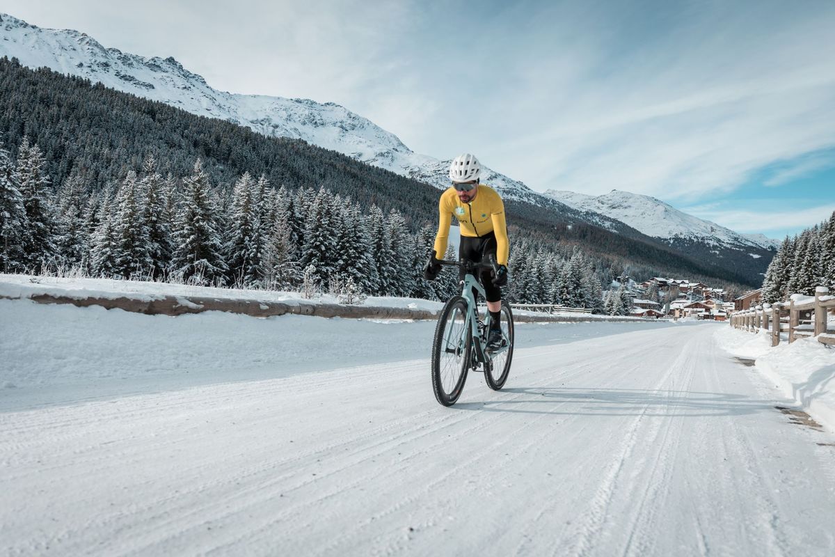 Ultra-ciclista para montar 55,000m de elevación a través del Himalaya para crear conciencia sobre el cambio climático
