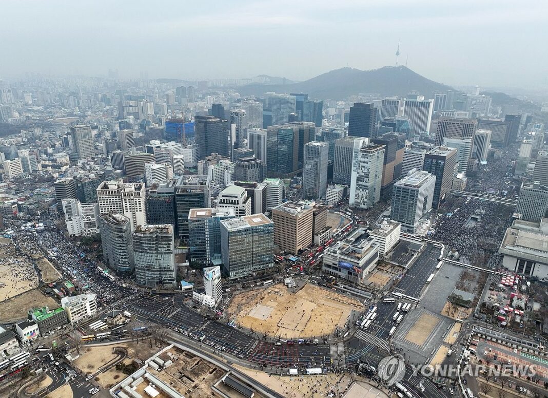 (3rd LD) Large-scale rallies for, against Yoon's impeachment take place in Seoul