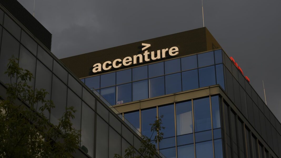 Accenture es la primera víctima corporativa de Dege a medida que las acciones se sumergen en la advertencia de que se reducirán los contratos
