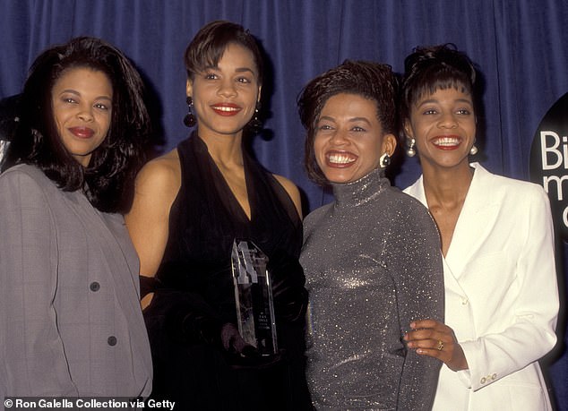 Dawn Robinson (L, en la foto en 1990), miembro fundador del grupo de chicas de R&B en Vogue, solo reveló que no tiene hogar y ha estado viviendo en su automóvil durante los últimos tres años