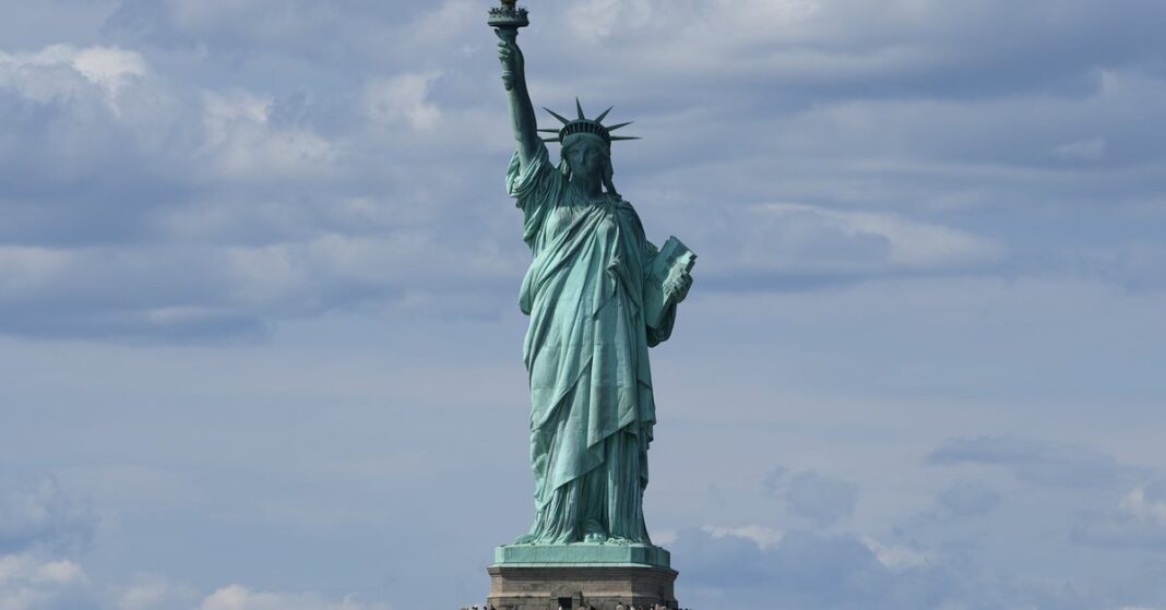 El político francés nos exige la estatua de la libertad de regreso 