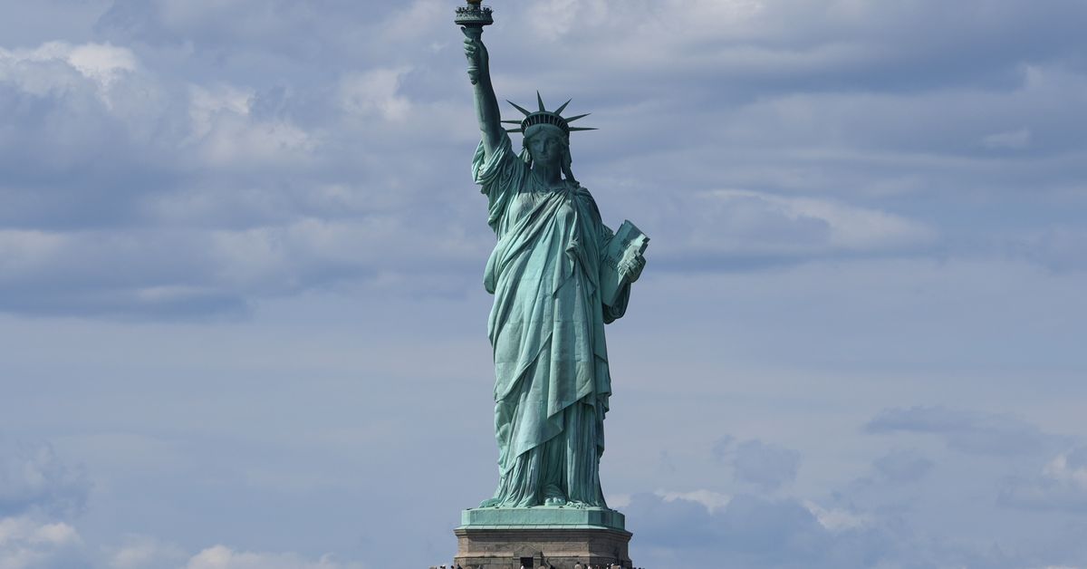 El político francés nos exige la estatua de la libertad de regreso "
