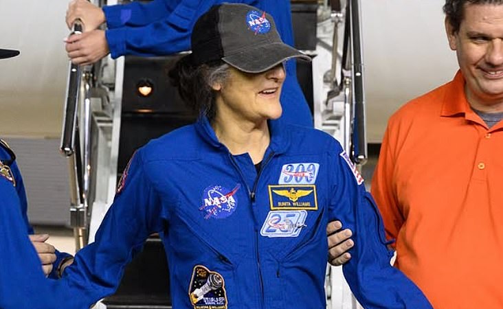 La astronauta de la NASA, Sunita Williams, pudo haber puesto una cara valiente mientras estaba atrapado en el espacio, pero su familia ha revelado cómo le dolía en secreto. La madre de Williams, Bonnie Pandya, dijo que su hija estaba considerando retirarse semanas antes de ser desplegada en la misión que debía durar solo 10 días.