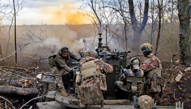 Fuerzas rusas que construyen cruces para moverse al oeste del río Oskil en el sector de Kupiansk
