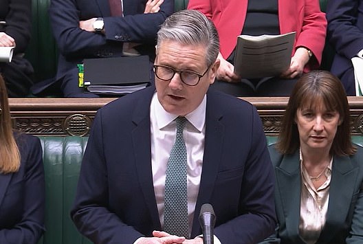 Keir Starmer vows 'inquebrantable apoyo' para Ucrania, ya que el Reino Unido indica que las armas y el apoyo de inteligencia no se detendrán a pesar de las demandas de Putin en una llamada de dos horas con Trump
