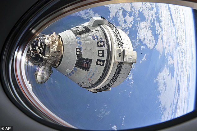 La nave espacial Starliner de Boeing estaba plagada de problemas técnicos, incluso antes, el 5 de junio. La NASA finalmente consideró insegura devolver a Suni Williams y Butch Wilmore a la Tierra en la cápsula