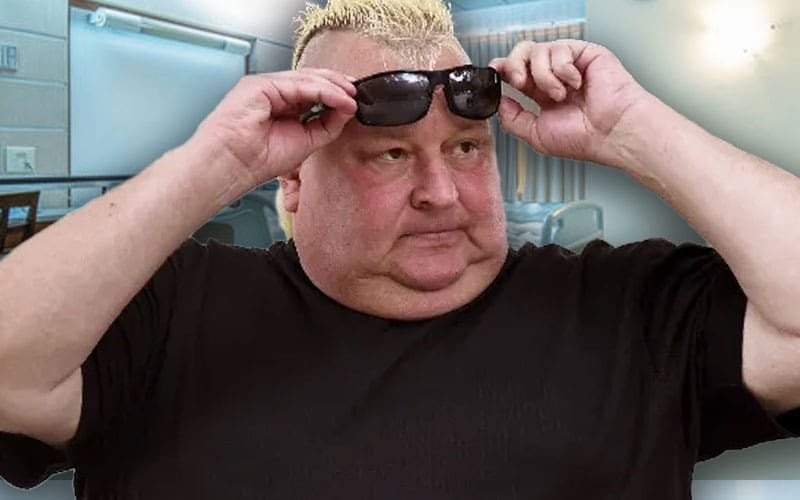 La leyenda de la WWE, Brian Knobbs, se enfrenta a la posible amputación del pie después de la hospitalización
