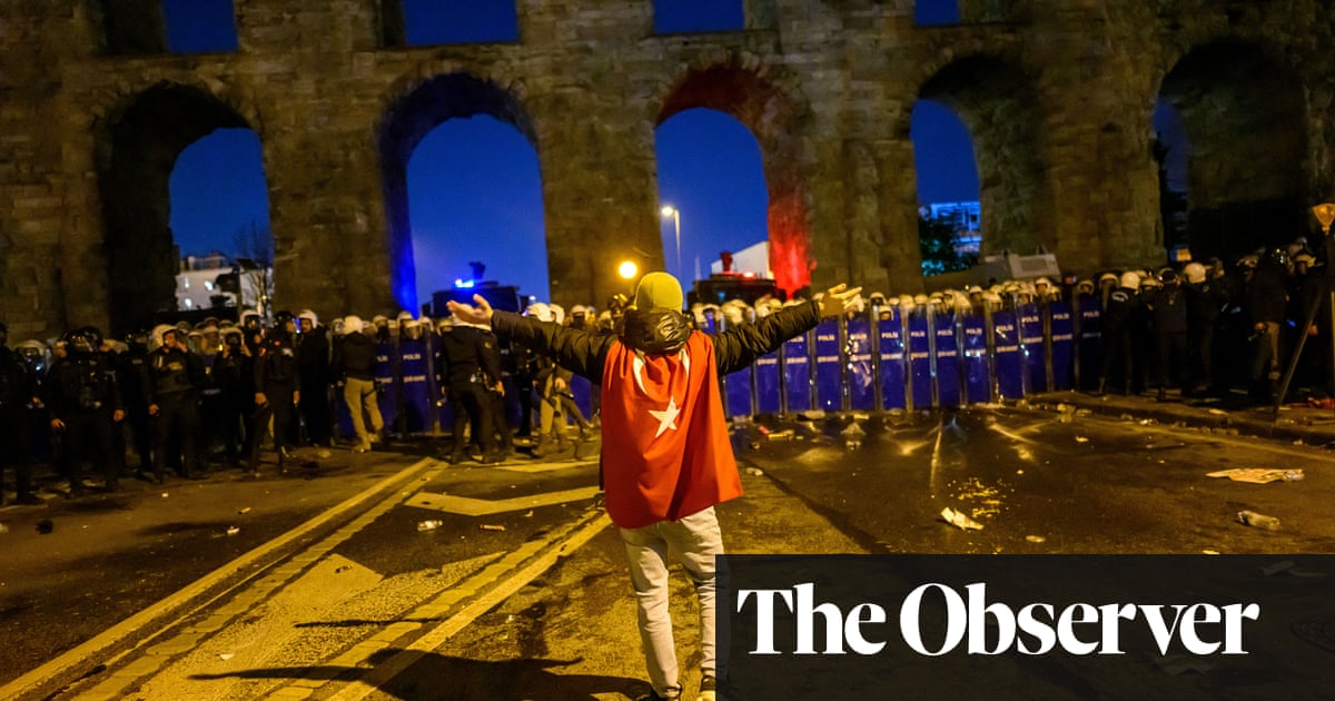 Las protestas de Turquía sobre el alcalde de Estambul se convierten en 'luchar por la democracia'
