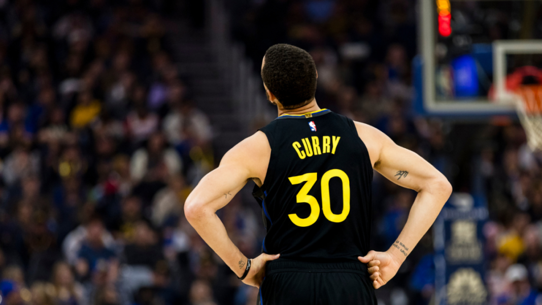 Lesión de Stephen Curry: la estrella de los Warriors descartó con contusión pélvica después de la caída dura vs. Raptors
