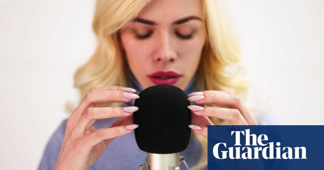 Los adultos jóvenes que luchan cada vez más fuera de línea, recurrir a los videos de ASMR, informa el informe
