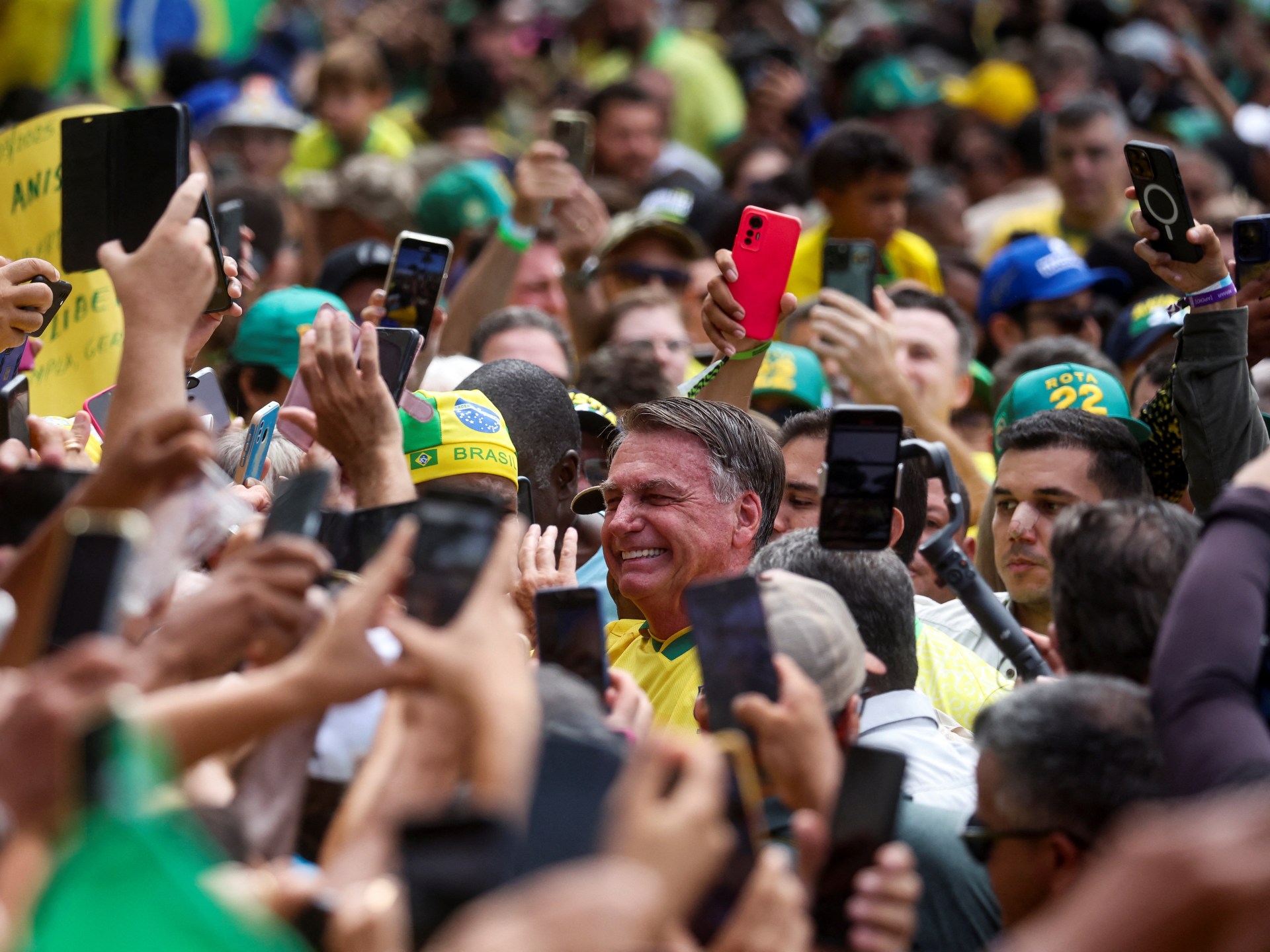 Los partidarios de Bolsonaro se manifestan en Brasil, demandan amnistía para los disturbios del 8 de enero
