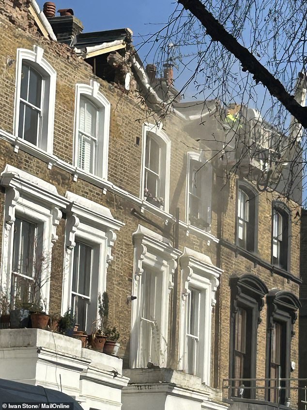 Los residentes han hablado de su conmoción después de un colapso de techo en Notting Hill, West London, hoy