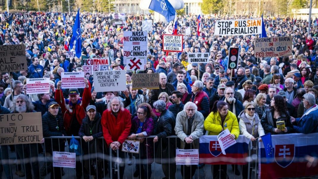 Miles de protestas eslovacas contra Fico y sus políticas pro-rusas
