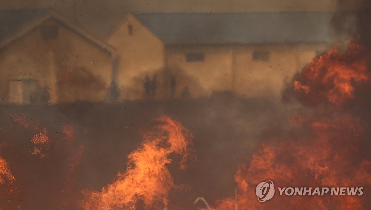 Evacuation order issued for firefighters, some residents in Uiseong over wildfire amid strong wind