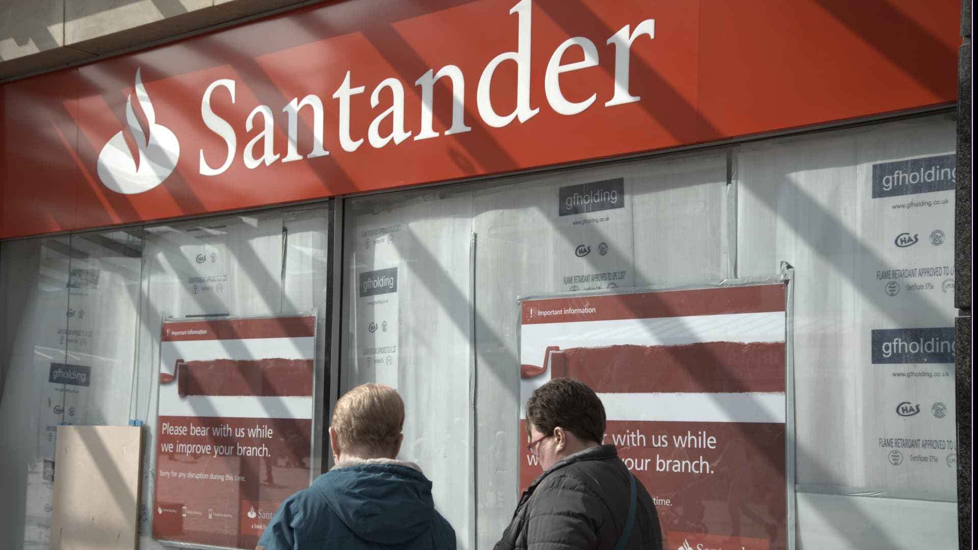 Santander dice 750 empleos en riesgo mientras persigue los cierres de sucursales del Reino Unido
