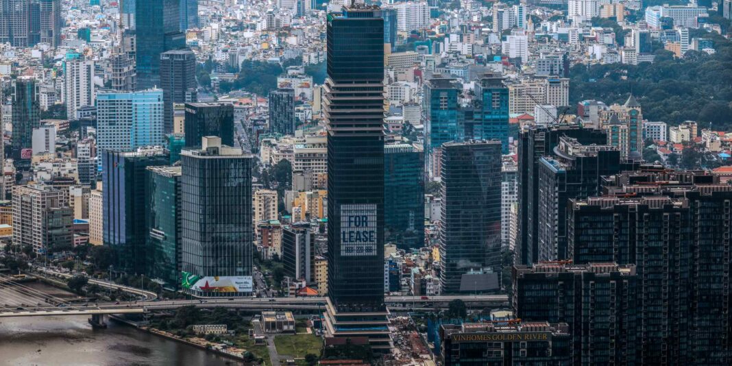 Sobre el tema: Dentro del mercado inmobiliario de Asia - Boom y Gloom
