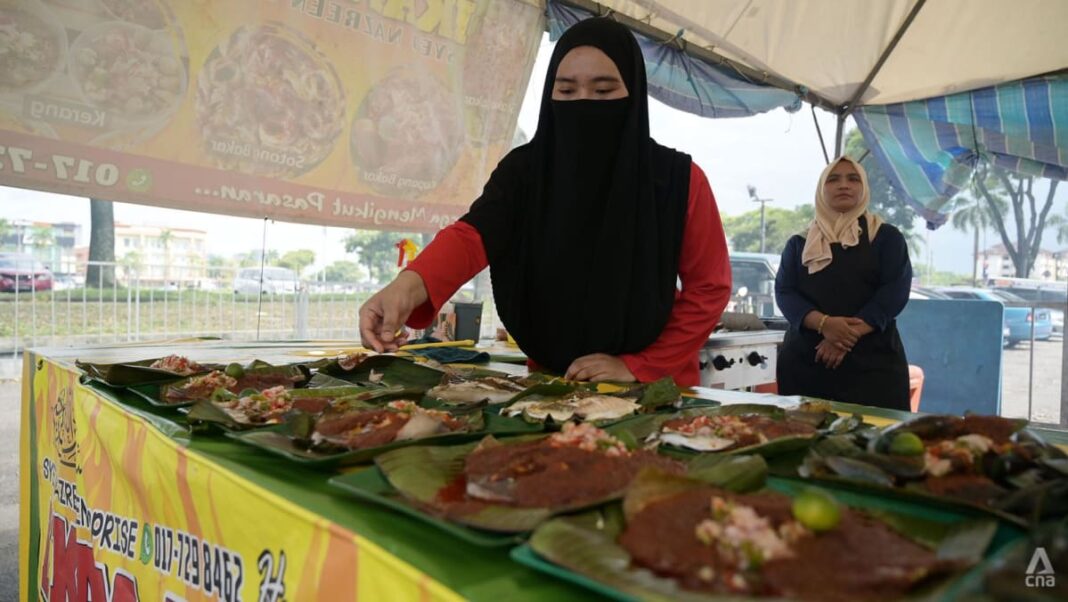 Triple Whammy: los proveedores de JB Ramadan Bazaar lidian con costos más altos, reglas más estrictas y clientes conscientes de los precios
