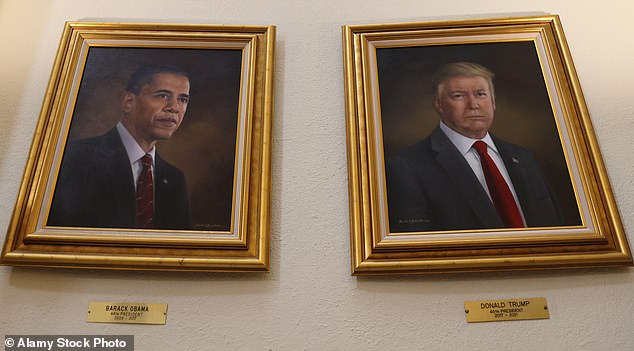 Trump dijo que el artista detrás del retrato, Sarah Boardman, también pintó a Obama (ambos retratos uno al lado del otro) durante su período en la Casa Blanca y logró hacer un trabajo exitoso.