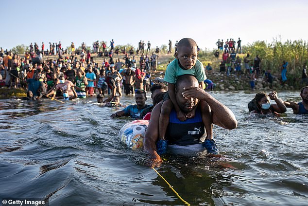 La administración de Donald Trump revocará el estatus legal temporal de 530,000 cubanos, haitianos, nicaragüenses y venezolanos en los Estados Unidos