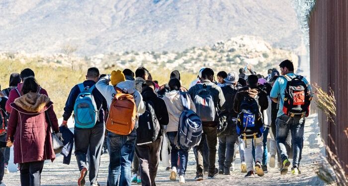 El Secretario de Trabajo advierte a los Estados podrían perder fondos federales si los inmigrantes ilegales obtienen beneficios de desempleo