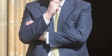 Príncipe Andrew, duque de York, saliendo de la Capilla de San Jorge.