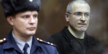 Platon Lebedev, socio comercial de Mikhail Khodorkovsky, en la corte.