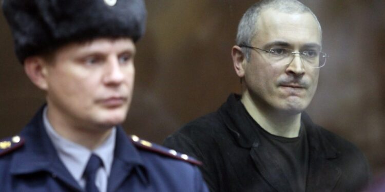 Platon Lebedev, socio comercial de Mikhail Khodorkovsky, en la corte.